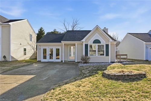 1508 Debbs Ln, Chesapeake, VA, 23320-8207 | Card Image