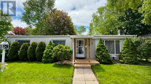 274 Monterey Pk, Grand Bend, ON, N0M1T0 | Card Image