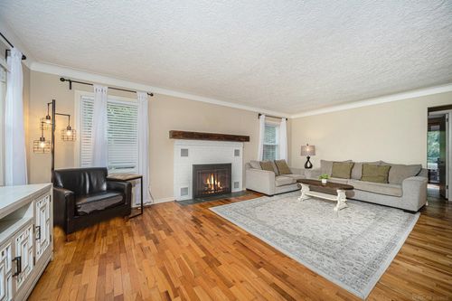 3704 Bronson Blvd, Kalamazoo, MI, 49008-3132 | Card Image