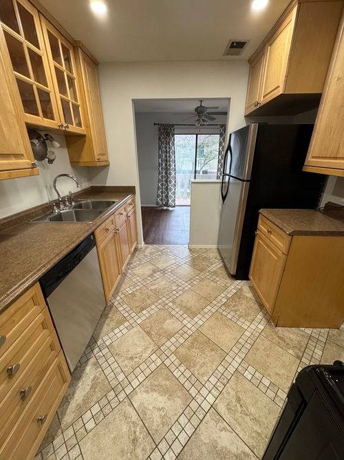 c2-576 Greystone Ln, Wheeling, IL, 60090-2344 | Card Image