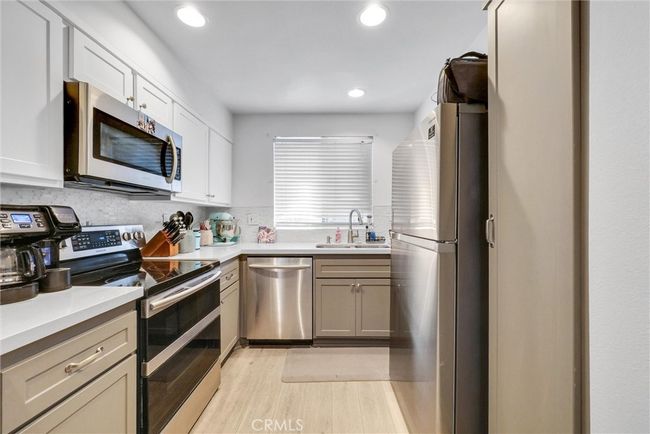 25429 Pine Creek Ln, Condo with 2 bedrooms, 1 bathrooms and 2 parking in Wilmington CA | Image 12