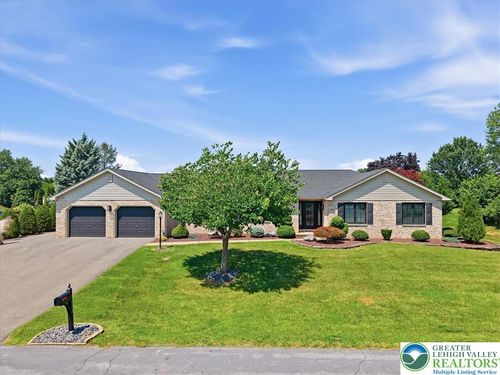 4652 Willow Ln, Nazareth, PA, 18064-8556 | Card Image