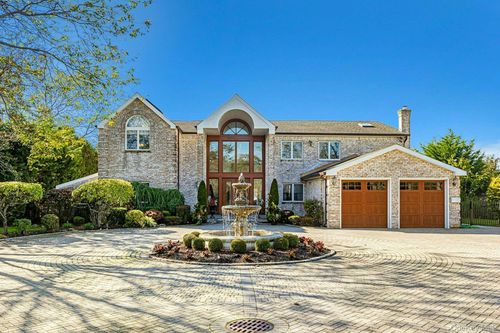10 Beech Rd, Islip, NY, 11751-4907 | Card Image