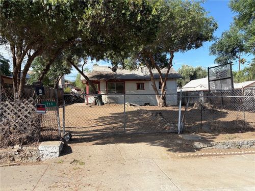 230 E Heald Ave, Lake Elsinore, CA, 92530-4044 | Card Image