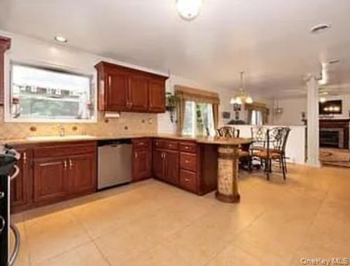 13 Mesa Pl, Nanuet, NY, 10954-5926 | Card Image