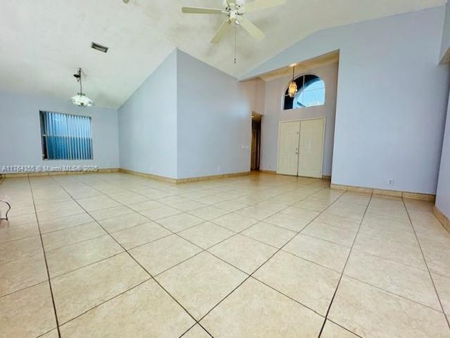 495 Carrington Ln, House other with 4 bedrooms, 3 bathrooms and null parking in Weston FL | Image 4