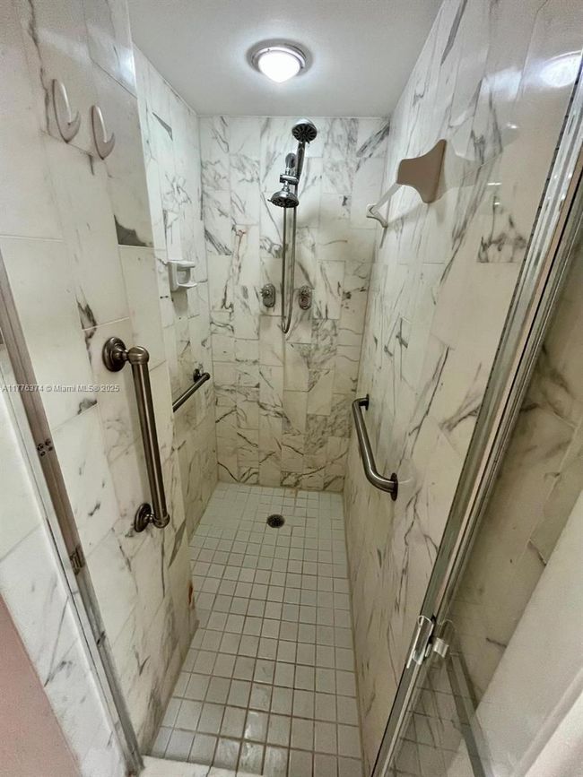 APT-2001 - 4000 Towerside Ter, Condo with 2 bedrooms, 2 bathrooms and null parking in Miami FL | Image 35
