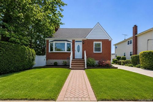 27 Alice Ct, East Rockaway, NY, 11518-1901 | Card Image