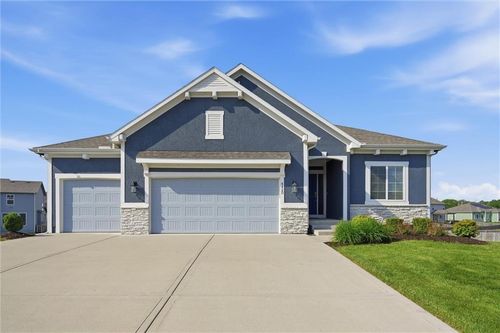 4420 Tanzanite Cir, Lee's Summit, MO, 64082-5102 | Card Image