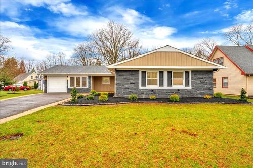 1 Hawley Pl, Willingboro, NJ, 08046-1828 | Card Image