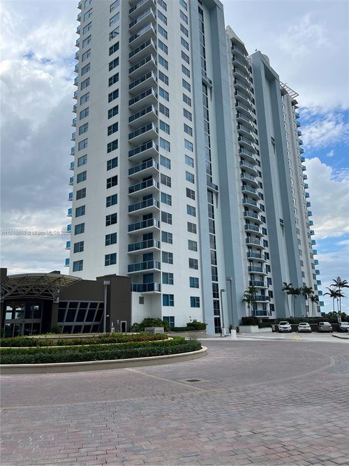 apt-303s-2681 N Flamingo Rd, Sunrise, FL, 33323-1754 | Card Image