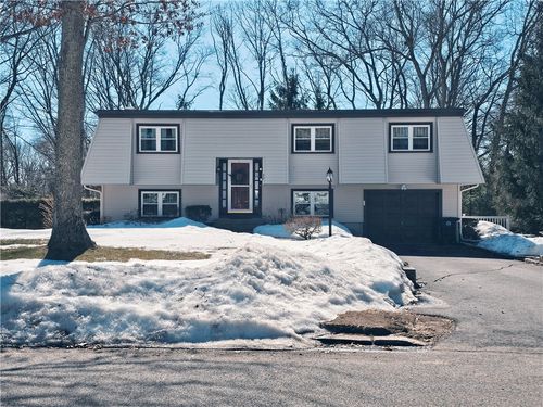 32 Chandler Dr, Coventry, RI, 02816-8502 | Card Image