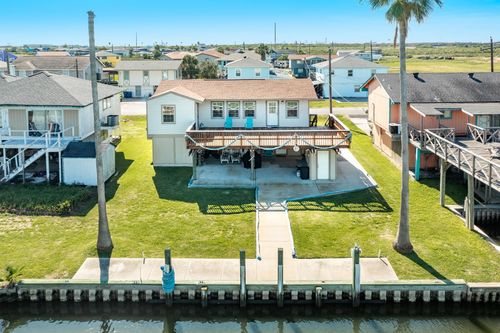 107 Crows Nest Rd, Freeport, TX, 77541-9676 | Card Image