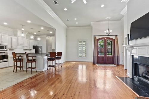 11015 N Shoreline Ave, Baton Rouge, LA, 70809-9013 | Card Image
