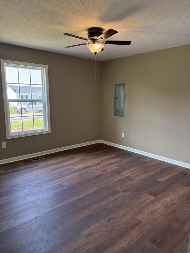 93 Hesselly Rd, House other with 3 bedrooms, 2 bathrooms and 2 parking in Decherd TN | Image 6