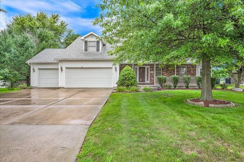 606 Valentine Ct, Hudson, IL, 61748-9187 | Card Image