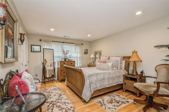 821 Peconic St, House other with 3 bedrooms, 2 bathrooms and null parking in Ronkonkoma NY | Image 16
