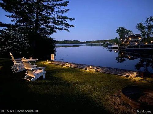 7527 Cove Rd, Hale, MI, 48739-8997 | Card Image