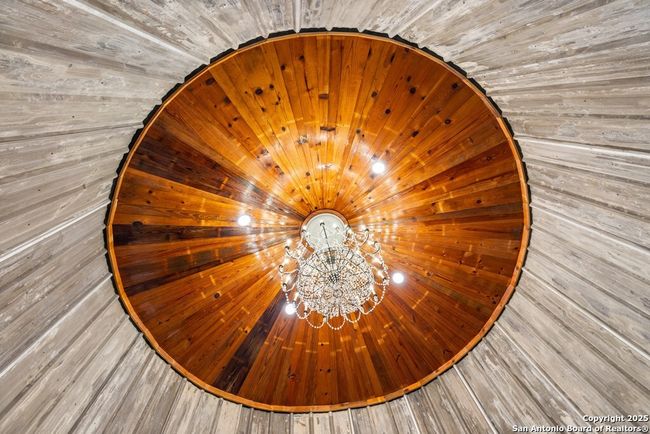 INTERIOR - SILO | Image 8