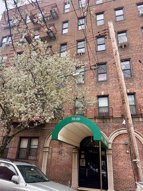 apt-2r-30-06 29th St, Astoria, NY, 11102-2501 | Card Image