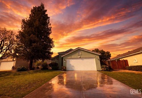 8806 Rollingbay Dr, Bakersfield, CA, 93312-5527 | Card Image