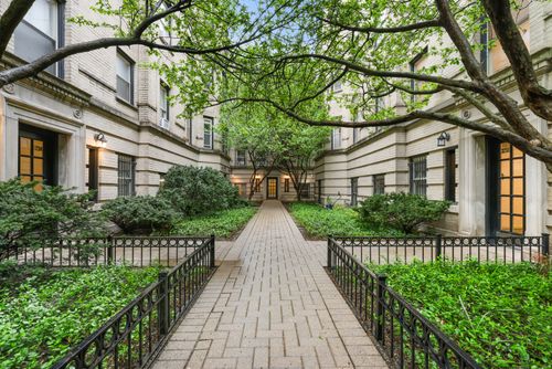 1n-2730 Pine Grove Ave, Chicago, IL, 60614-6146 | Card Image