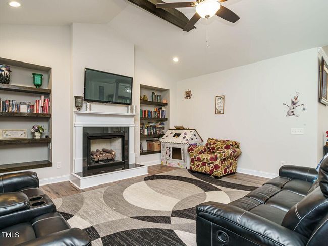 012-1280x960-living-room | Image 12
