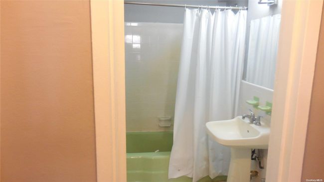 Bathroom | Image 6