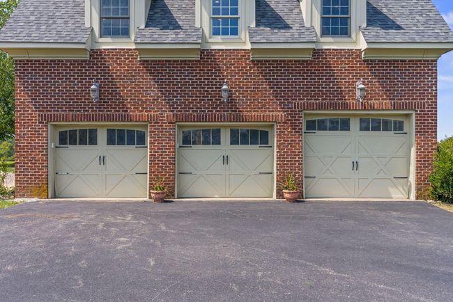 Garage Exterior | Image 77