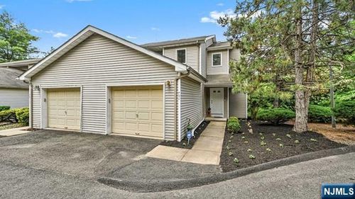 704 Skyline Dr, Haledon, NJ, 07508-1030 | Card Image