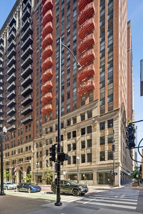 1813-208 W Washington St, Chicago, IL, 60606-3584 | Card Image