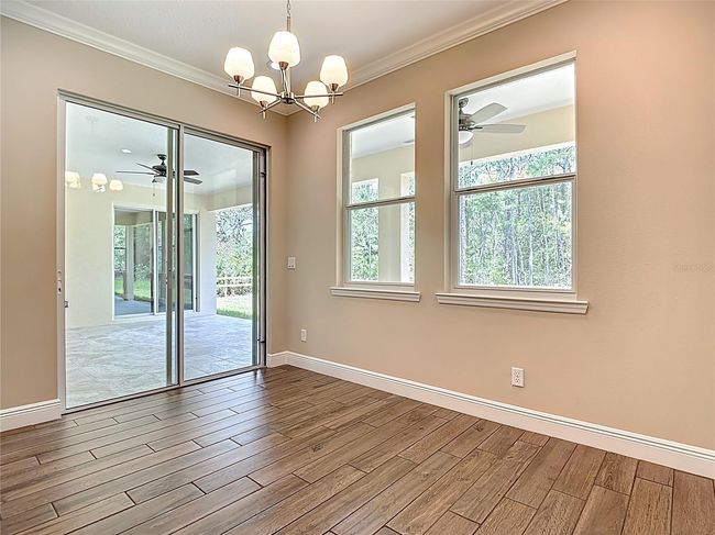 Kitchen Eating Area | Image 14