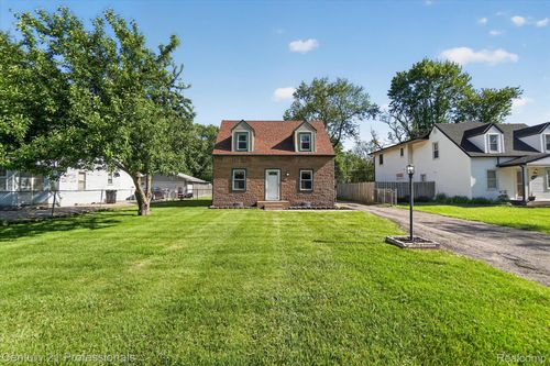 28524 7 Mile Rd, Livonia, MI, 48152-3502 | Card Image