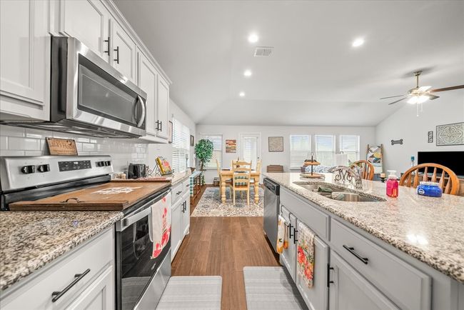 609 Autumn Ave, House other with 3 bedrooms, 2 bathrooms and null parking in Justin TX | Image 19