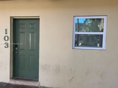 d103-4800 Nw 24th Ct, Lauderdale Lakes, FL, 33313-3301 | Card Image