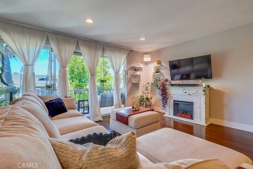 unit-303-3609 E 2nd St, Long Beach, CA, 90803-5250 | Card Image
