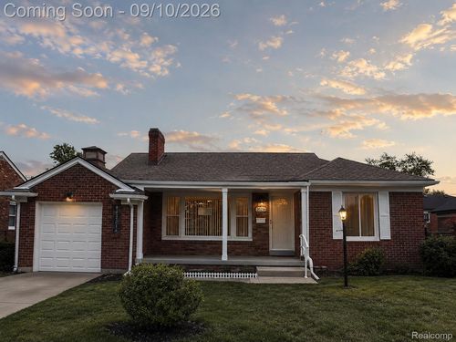 20216 E 11 Mile Rd, Saint Clair Shores, MI, 48081-1464 | Card Image