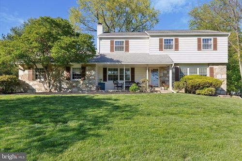 1560 Bauman Dr, MAPLE GLEN, PA, 19002-3204 | Card Image