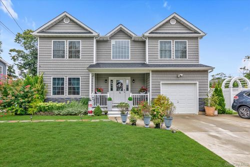 6 Belmont Ct, Amityville, NY, 11701-3010 | Card Image