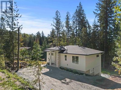 7308 Estate Pl, House other with 2 bedrooms, 1 bathrooms and null parking in Anglemont BC | Image 1