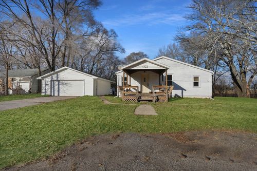 1733 Cottage Grove Ave, Waterloo, IA, 50707-2848 | Card Image