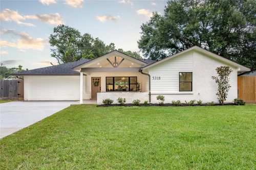 5318 Hialeah Dr, Houston, TX, 77092-5636 | Card Image