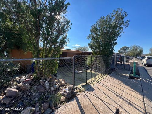 825 W Oahu Lane, Tucson, AZ, 85756 | Card Image