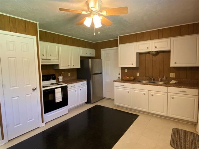 1004 Mill Creek Dr, House other with 2 bedrooms, 2 bathrooms and 1 parking in Brenham TX | Image 4