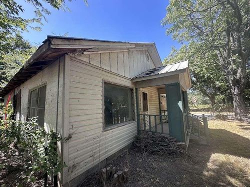 304 N Buffalo St, Chico, TX, 76431-2869 | Card Image