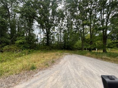 gravel drive at front of property in Durst drive | Image 1