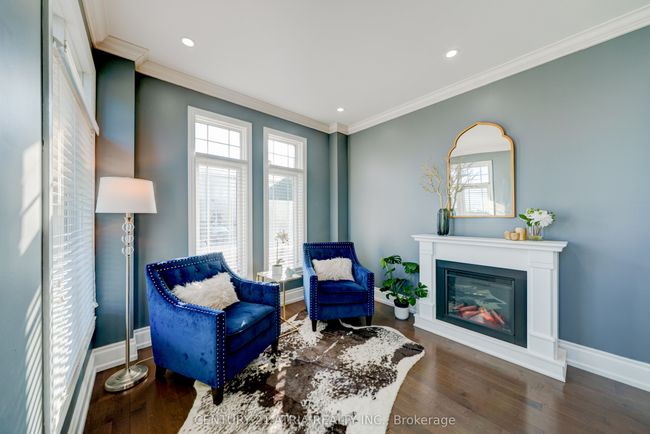 66 Daniel Reaman Cres, House attached with 4 bedrooms, 3 bathrooms and 2 parking in Vaughan ON | Image 4