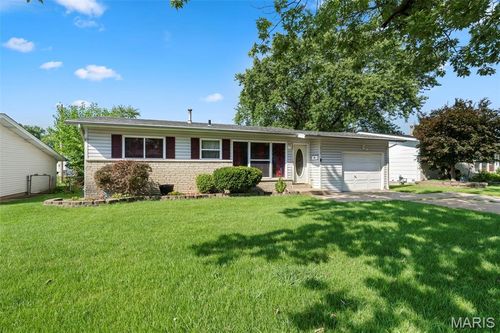 810 Carmelita Lane, Florissant, MO, 63031 | Card Image