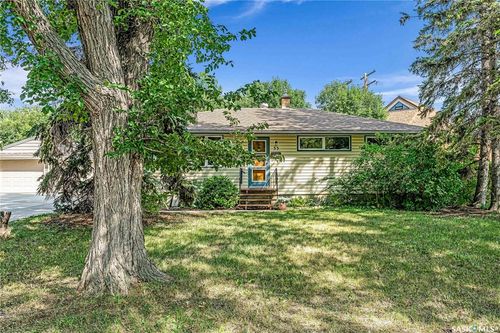 33 Bobolink Bay, Regina, SK, S4S4K2 | Card Image