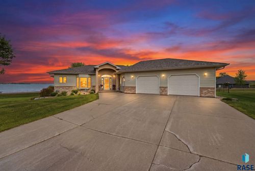105 Lakeview Cir Circle, Wentworth, SD, 57075 | Card Image